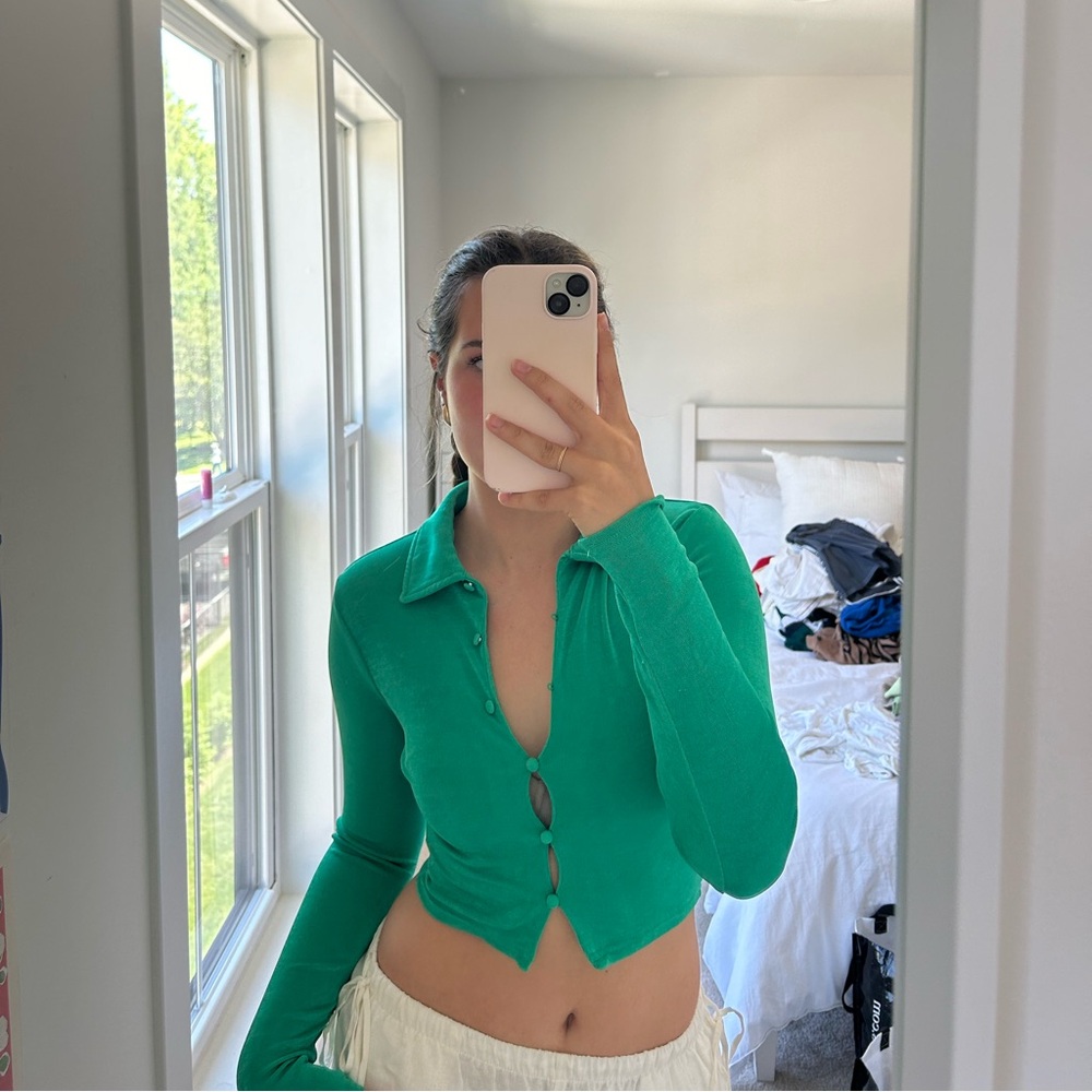 NWOT H&M green mesh button up cropped top